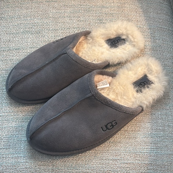UGG Sheepskin Scuff Gray Slippers House Shoes Men’s size 12 - Picture 3 of 8
